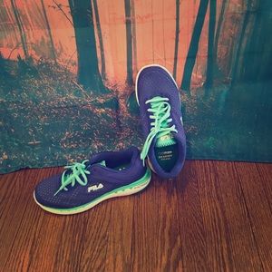 Size 9 Fila sneakers.